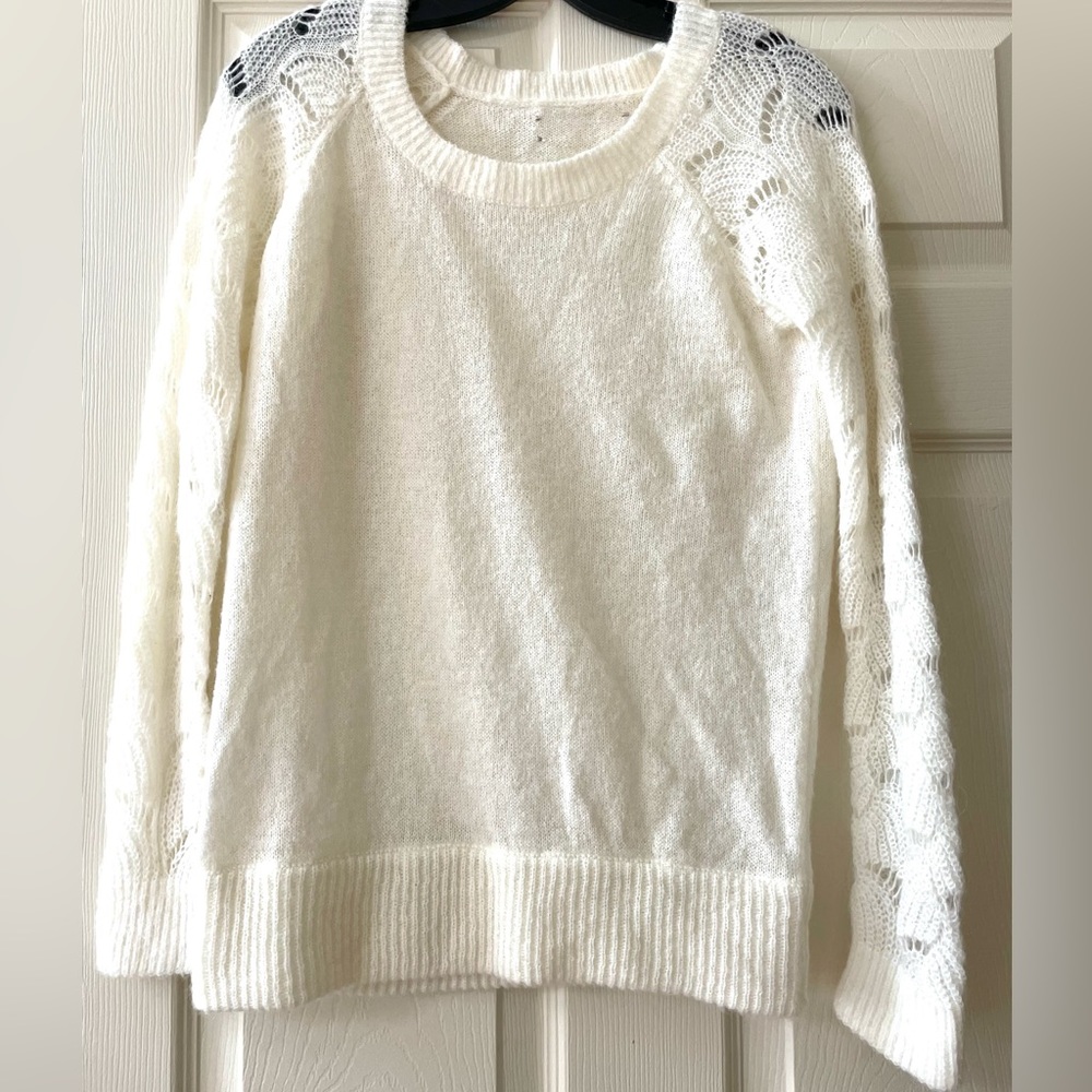 Ann Taylor sweater size S like new